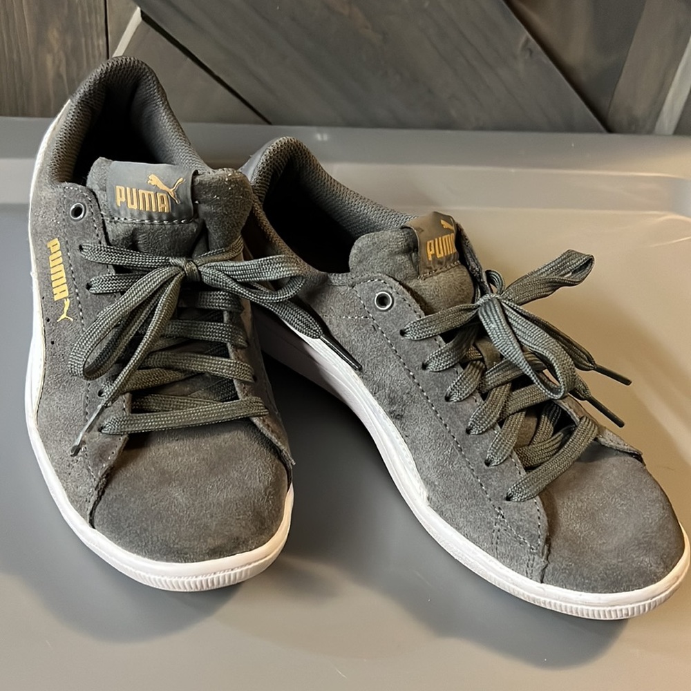 Puma Suede Shoes sz 7